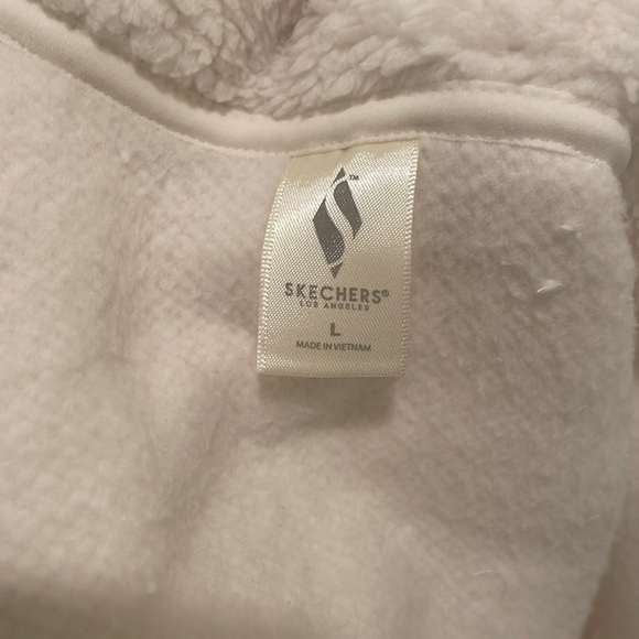 NWT Sketchers Women’s Go Lounge Kerch Sherpa Californiacomfort zip jacket white  - Picture 8 of 9